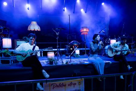 Maja Keuc s skupino (15)